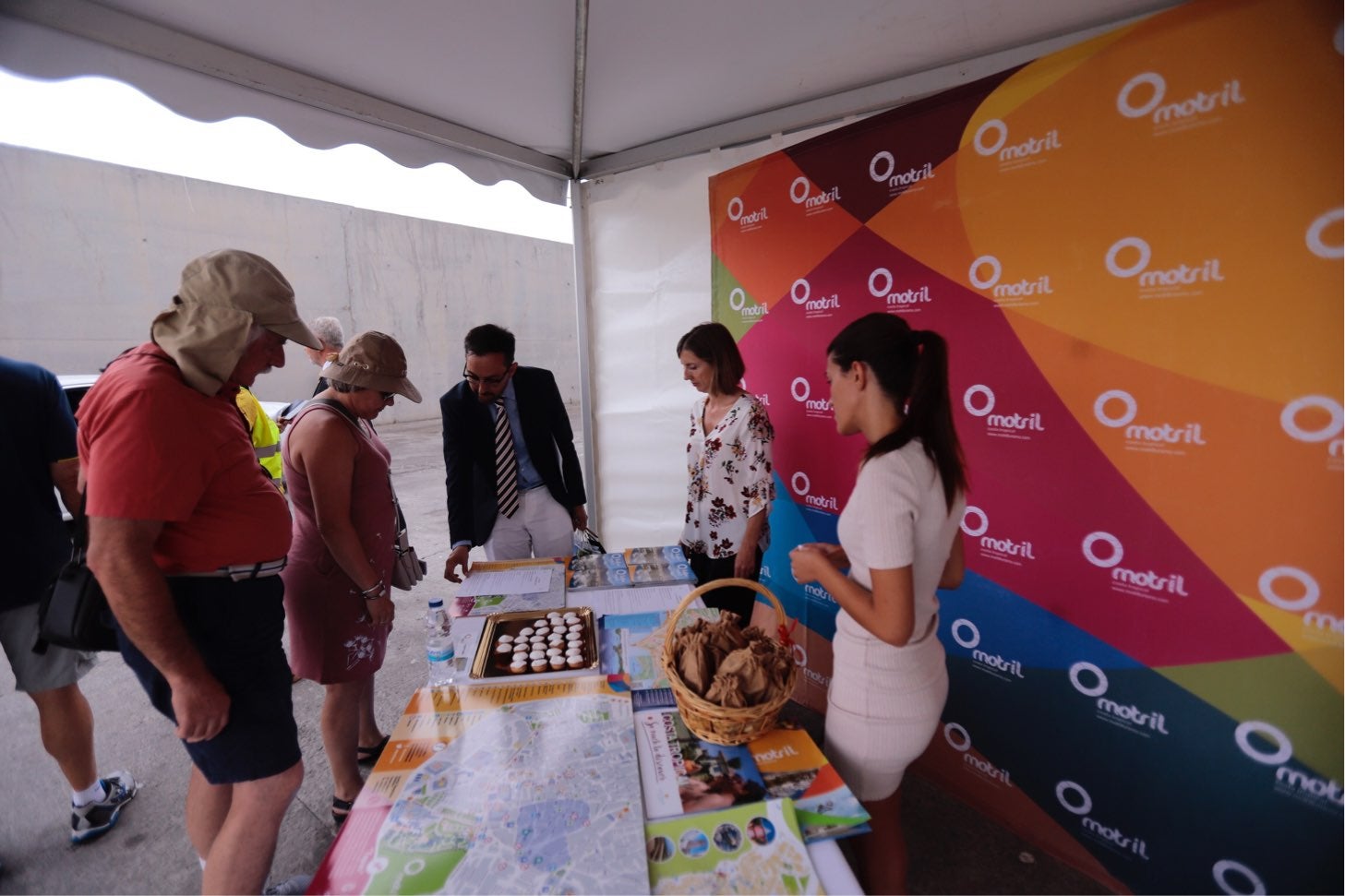 El navío, con una capacidad de 700 pasajeros, ha traído a 670 visitantes y 400 integrantes del personal de tripulación, la mayoría estadounidenses a recorrer el municipio.