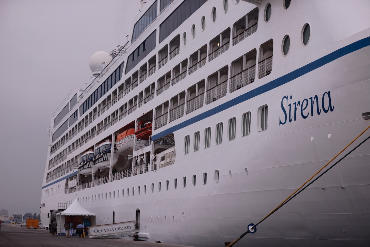 El navío, con una capacidad de 700 pasajeros, ha traído a 670 visitantes y 400 integrantes del personal de tripulación, la mayoría estadounidenses a recorrer el municipio.