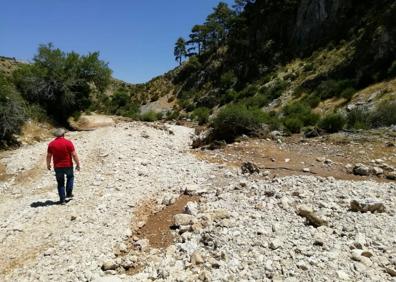Imagen secundaria 1 - Lluvias torrenciales en Jaén | Ocho mil cabezas de ganado aisladas por una fuerte tormenta en Santiago Pontones