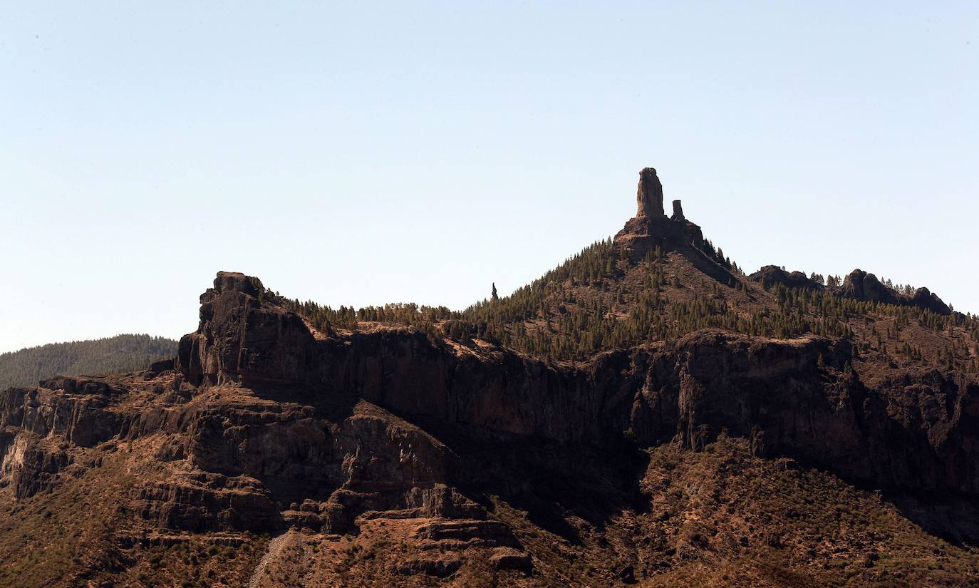 24. Risco Caído (Gran Canaria, España): El paisaje cultural de Risco Caído y las Montañas Sagradas se extiende por 18.000 hectáreas de la Caldera de Tejeda (Gran Canaria). Incluye yacimientos arqueológicos prehispánicos de asentamientos trogloditas con templos y marcadores de claras connotaciones astronómicas.