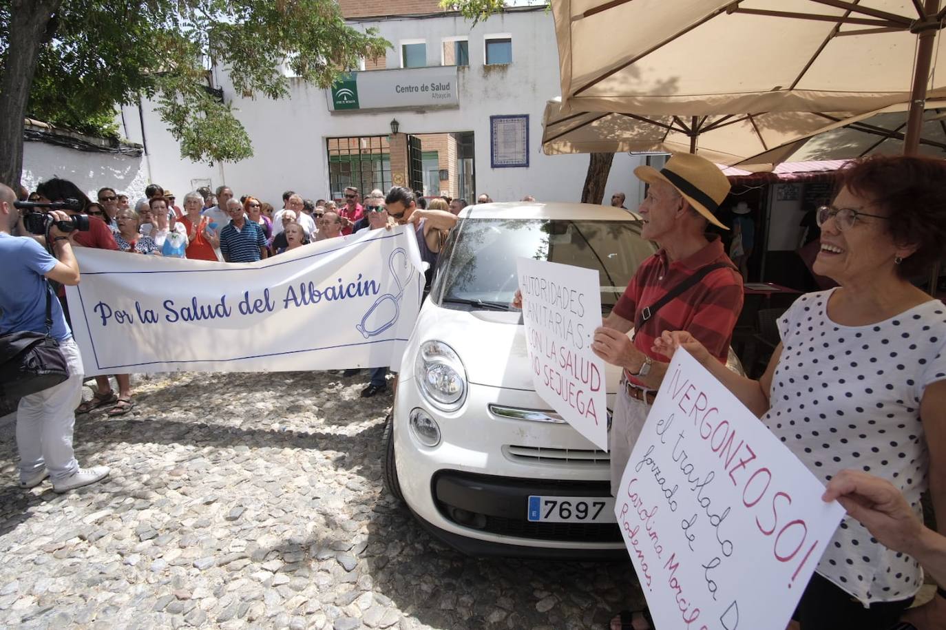 Los vecinos del barrio solicitan una estabilidad de profesionales a medio y largo plazo además de una adecuada sustitución de vacaciones y bajas profesionales