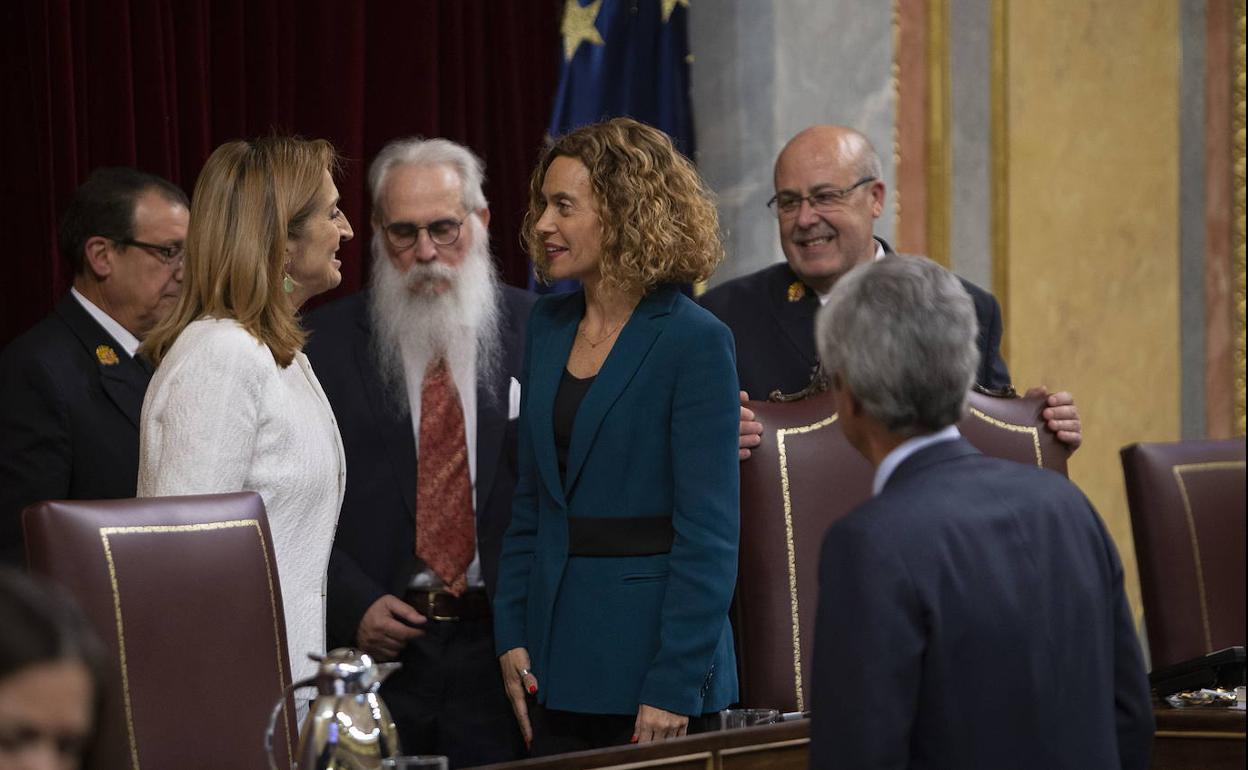 Ana Pastor cede el testigo a Meritxell Batet como presidenta del Congreso.