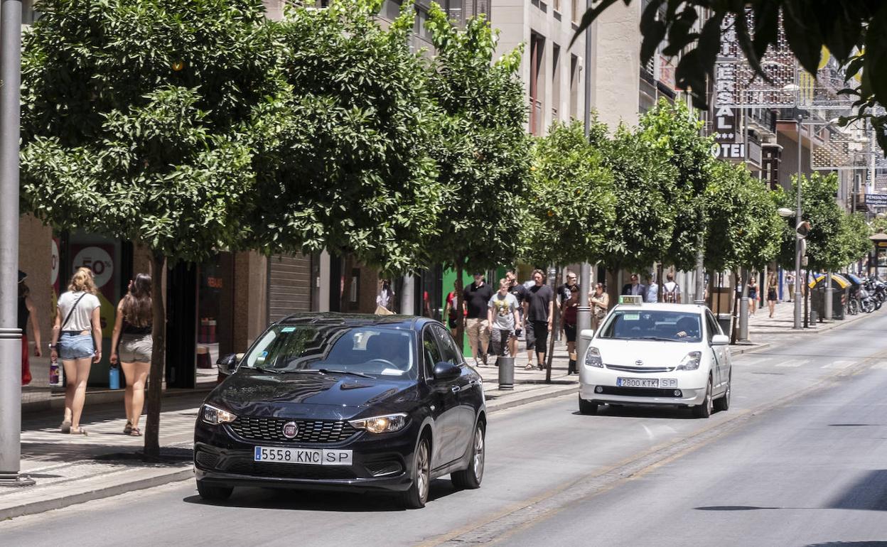 Agresión en Granada de un taxista a un conductor de Uber, que dice que todo empezó con «un puñetazo»