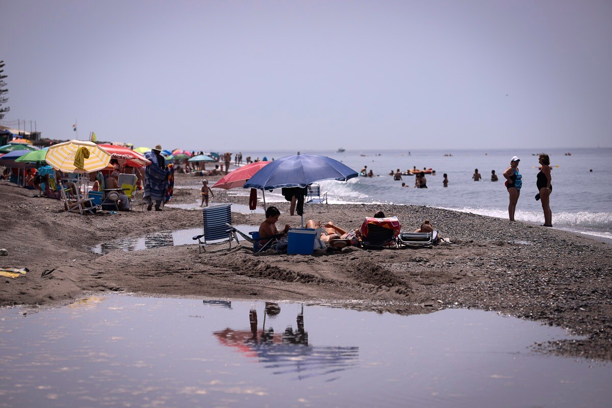 Fotos: Playa Granada va recuperando la normalidad