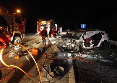 Imagen secundaria 1 - Pánico en la autovía: un kamikaze a 200 por hora provoca un brutal accidente con un muerto y 5 heridos