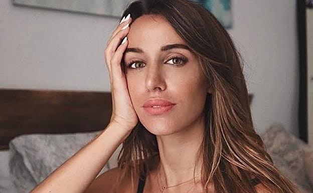 La granadina Teresa Bass lleva el mono de lunares más bonito de la temporada