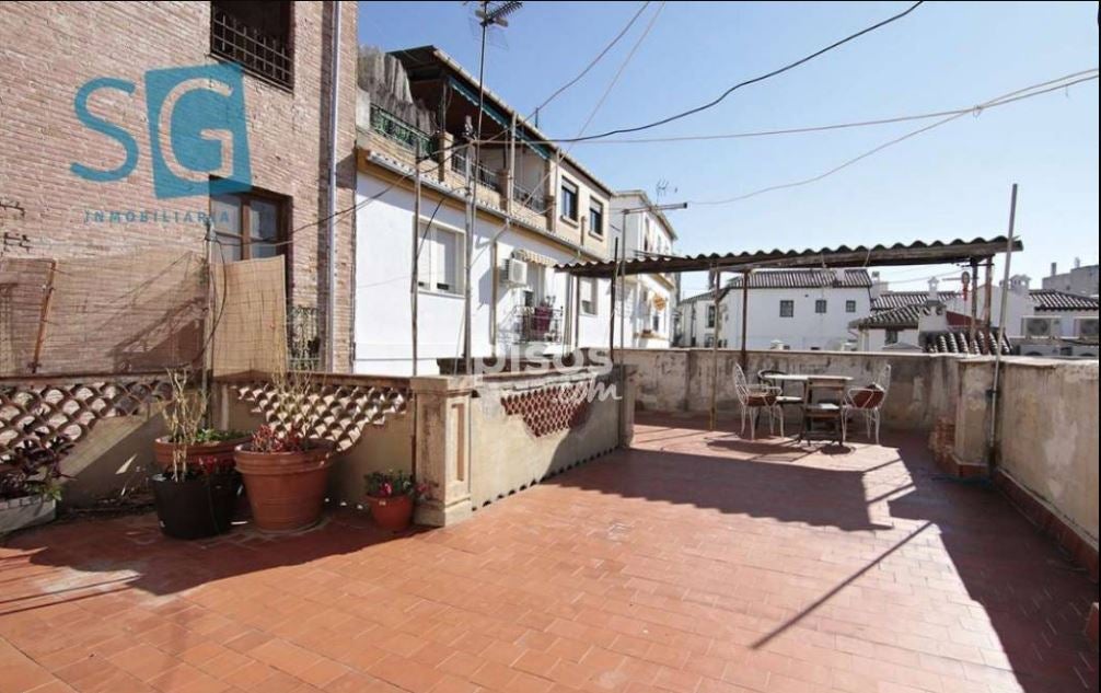 Piso de 800 metros cuadrados en calle Elvira, Granada (1.850.000 euros).