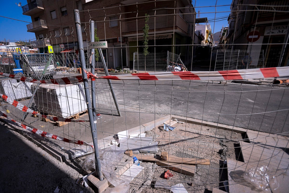 La alcaldesa aseguró a final de junio que si la obra no estaba acabada por completo hoy se expedientaría a la empresa