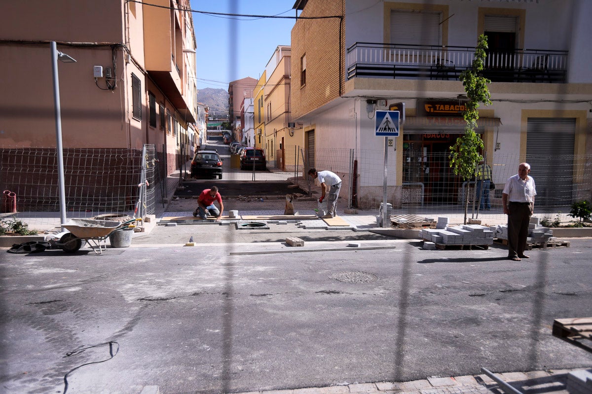 La alcaldesa aseguró a final de junio que si la obra no estaba acabada por completo hoy se expedientaría a la empresa