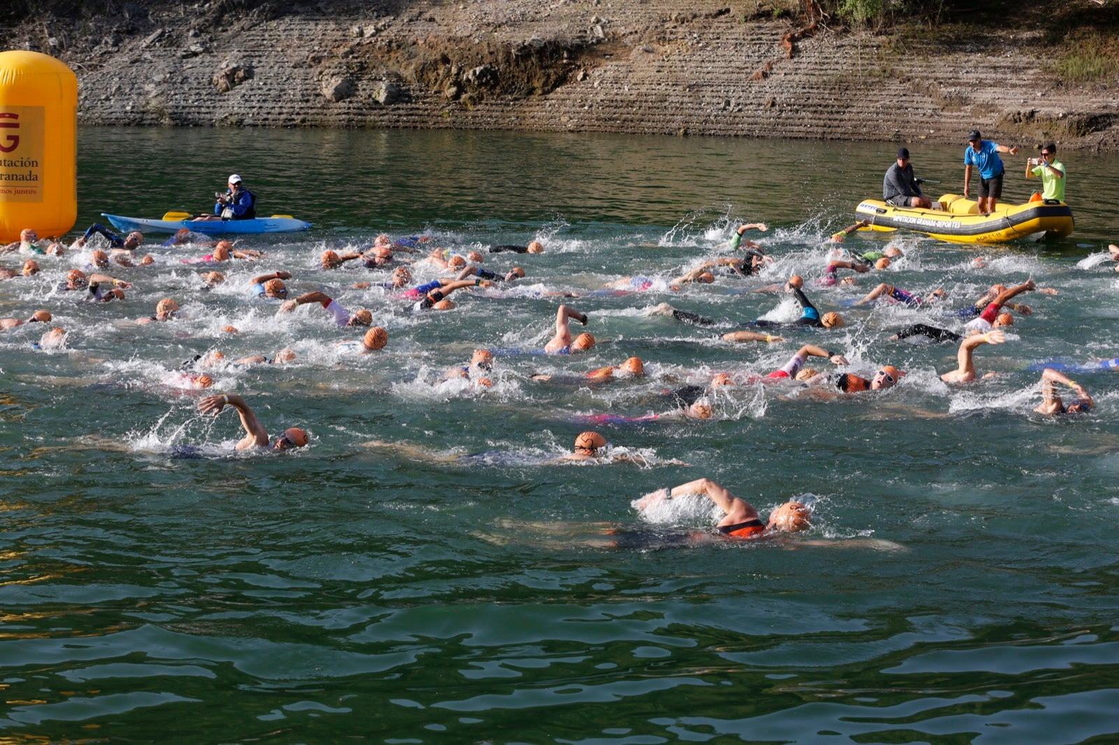 Fotos: Nos metemos e lleno en el espectacular triatlón de Sierra Nevada: así ha sido
