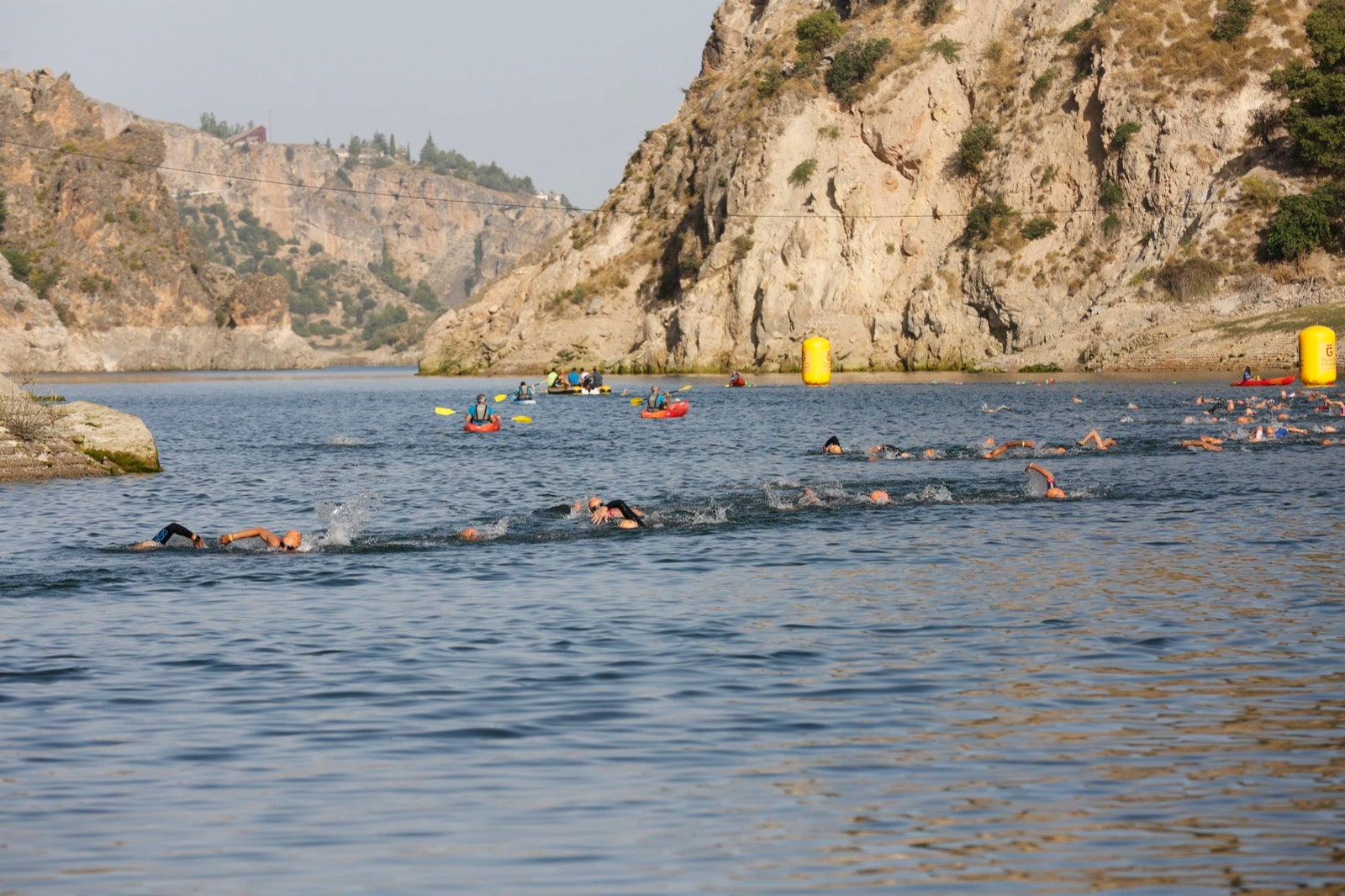 Fotos: Nos metemos e lleno en el espectacular triatlón de Sierra Nevada: así ha sido