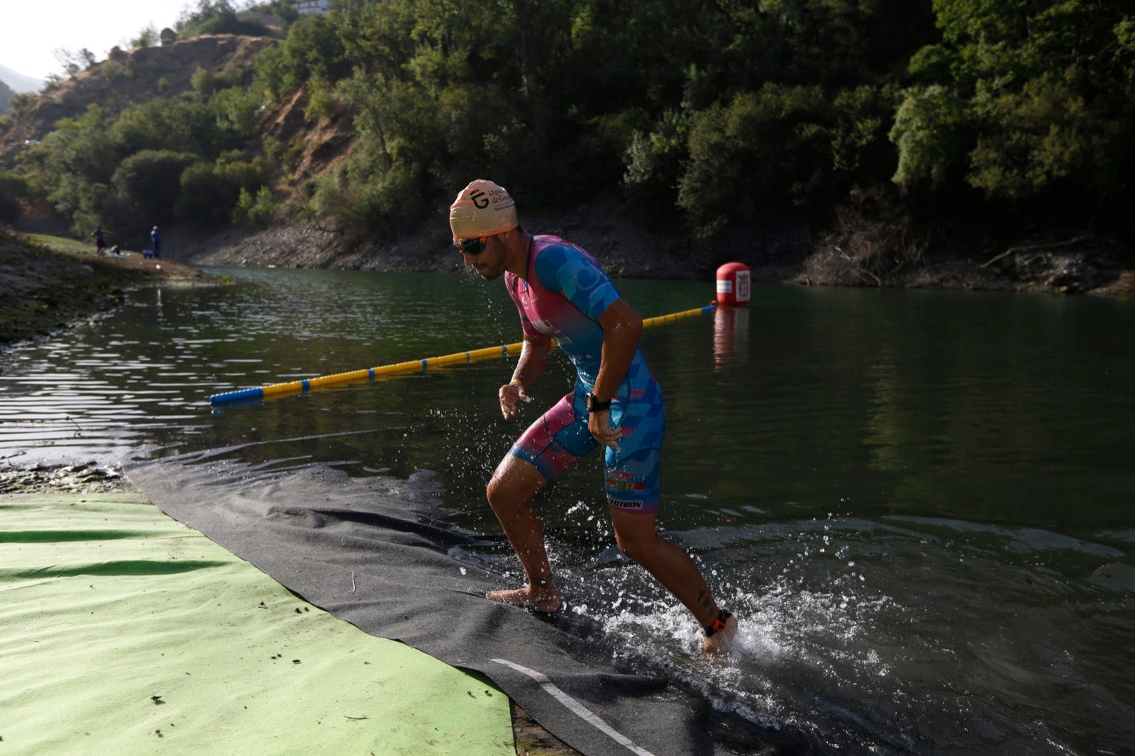 Fotos: Nos metemos e lleno en el espectacular triatlón de Sierra Nevada: así ha sido