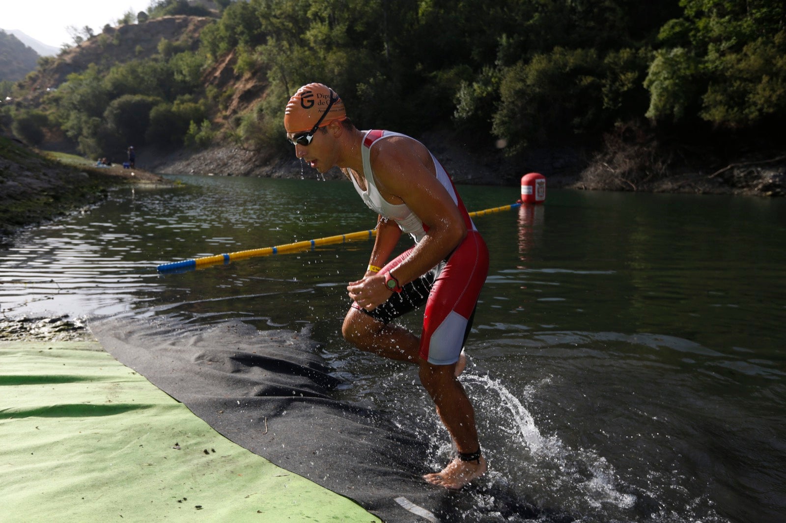 Fotos: Nos metemos e lleno en el espectacular triatlón de Sierra Nevada: así ha sido