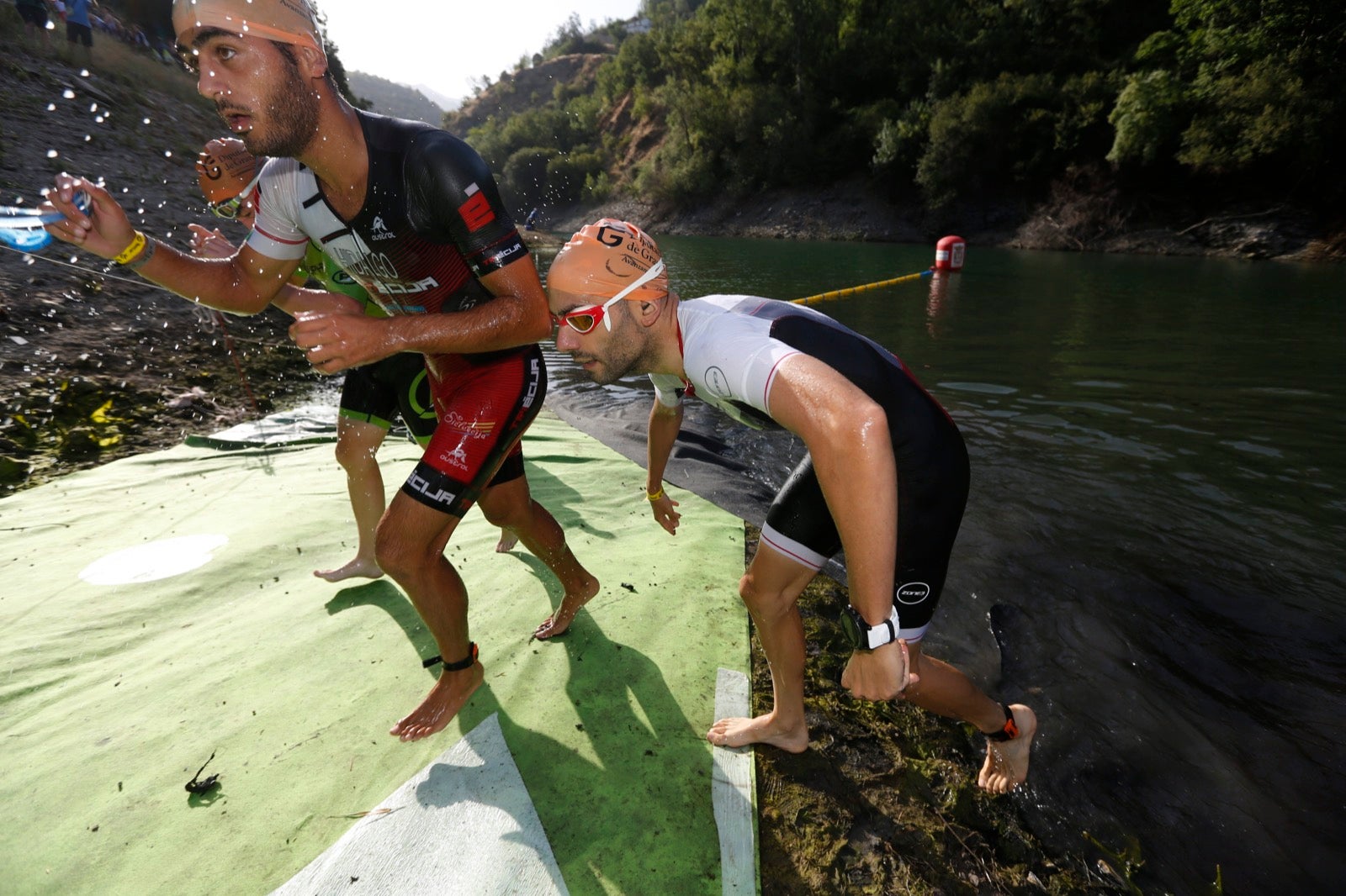 Fotos: Nos metemos e lleno en el espectacular triatlón de Sierra Nevada: así ha sido