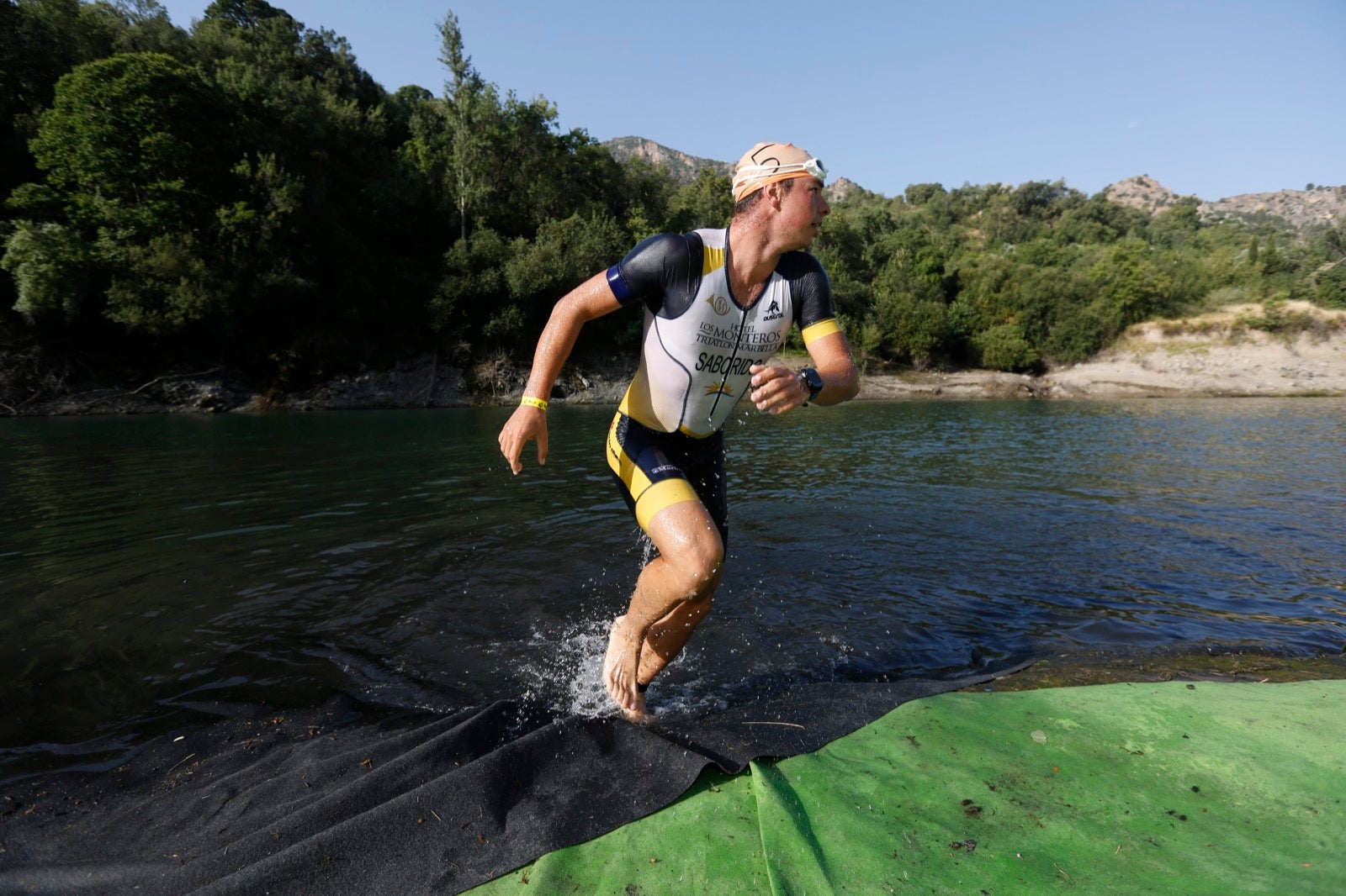 Fotos: Nos metemos e lleno en el espectacular triatlón de Sierra Nevada: así ha sido