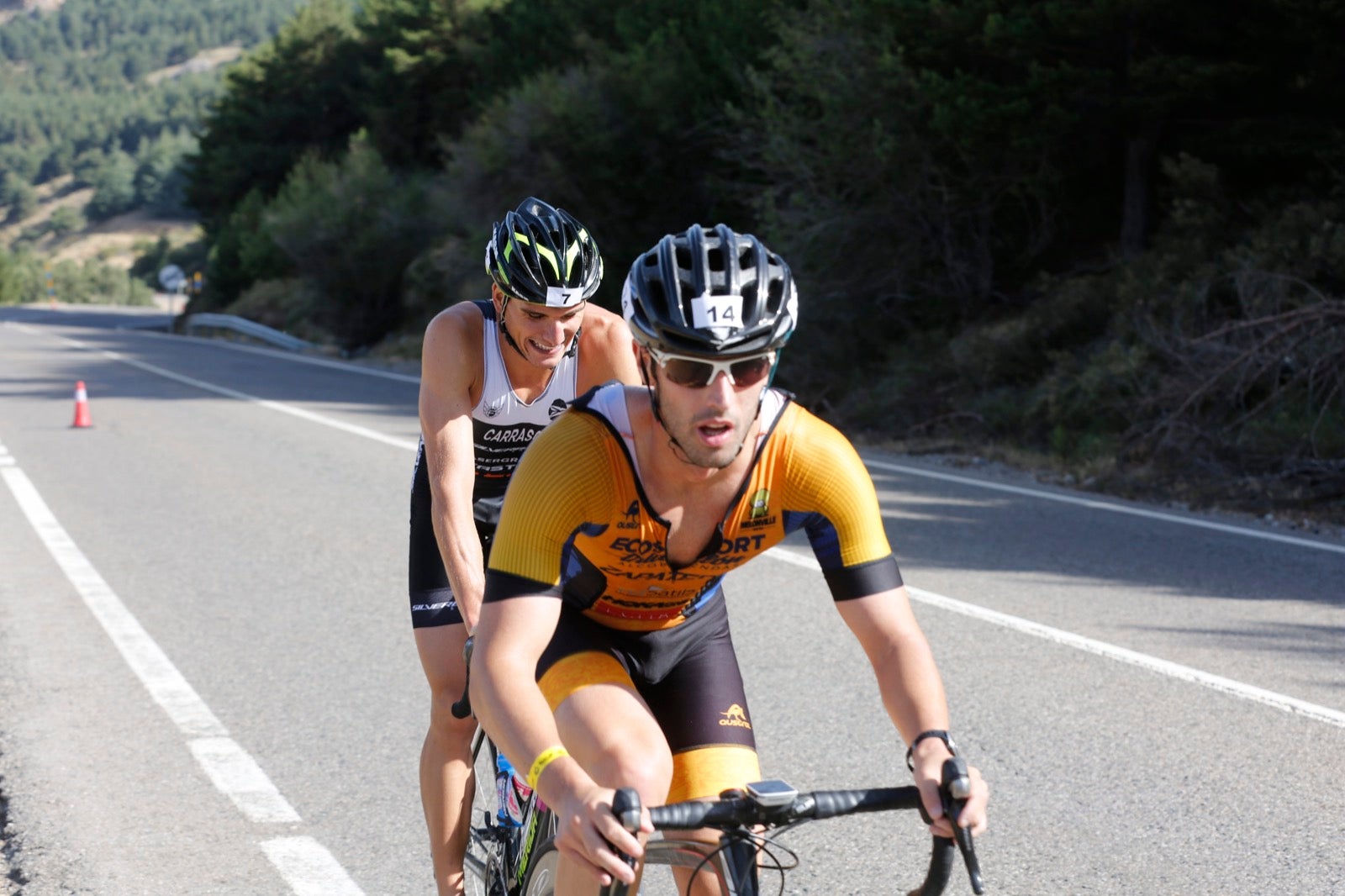 Fotos: Nos metemos e lleno en el espectacular triatlón de Sierra Nevada: así ha sido