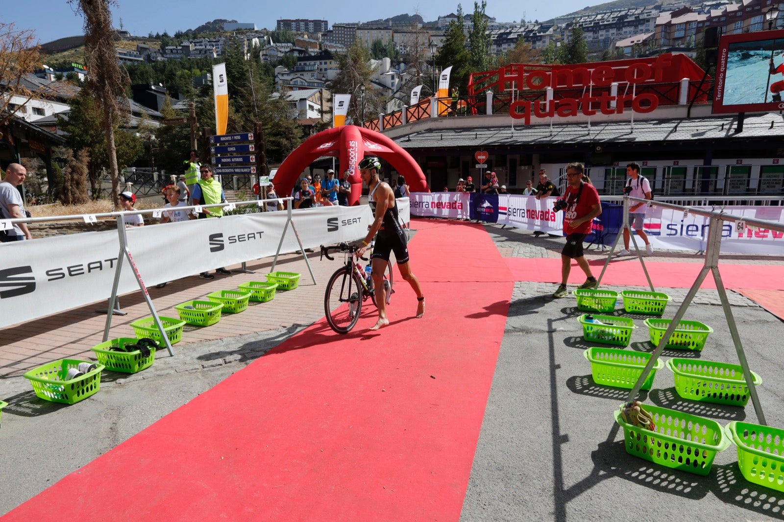 Fotos: Nos metemos e lleno en el espectacular triatlón de Sierra Nevada: así ha sido