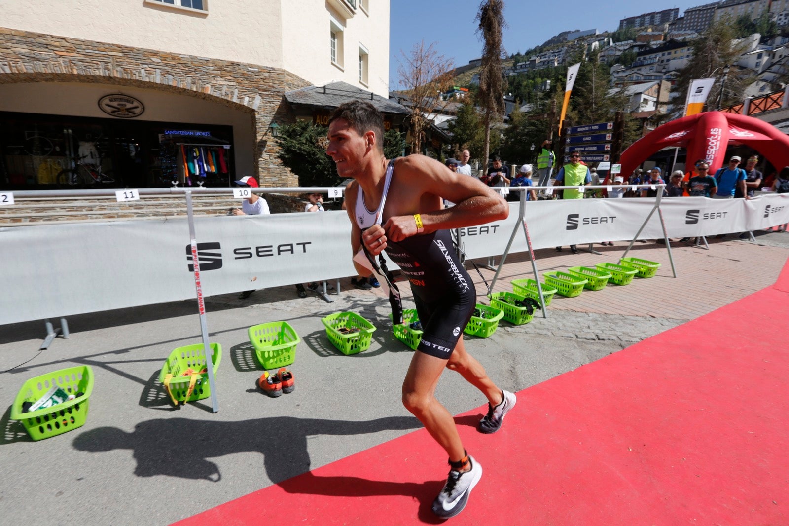 Fotos: Nos metemos e lleno en el espectacular triatlón de Sierra Nevada: así ha sido