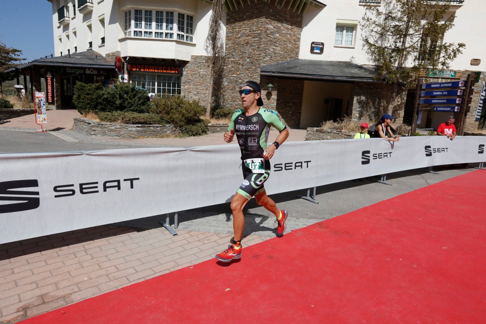 Fotos: Nos metemos e lleno en el espectacular triatlón de Sierra Nevada: así ha sido