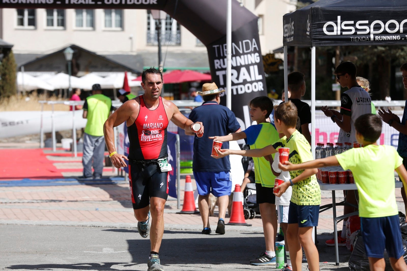 Fotos: Nos metemos e lleno en el espectacular triatlón de Sierra Nevada: así ha sido