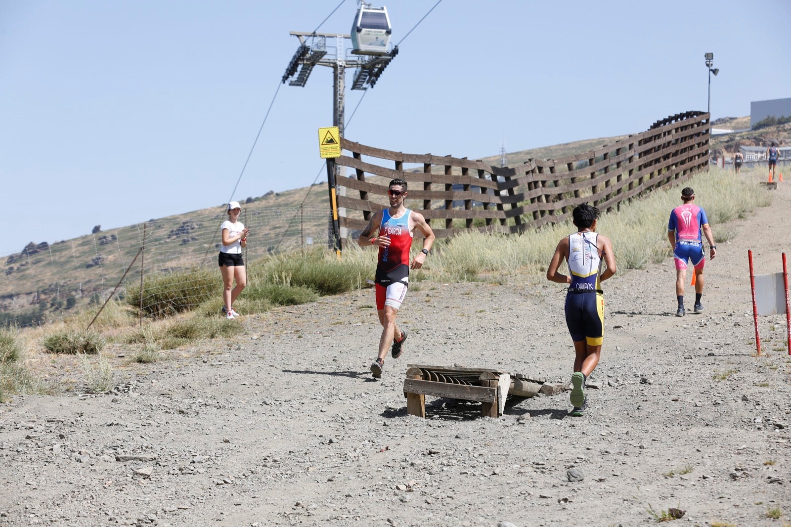 Fotos: Nos metemos e lleno en el espectacular triatlón de Sierra Nevada: así ha sido