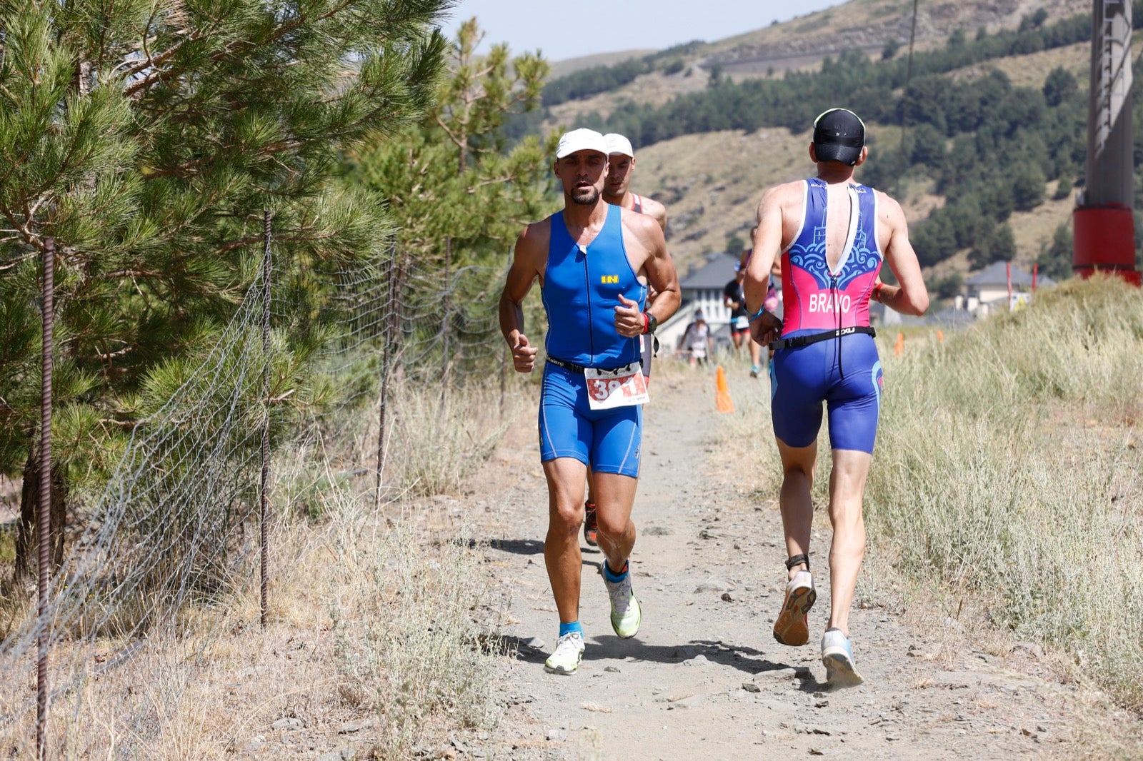 Fotos: Nos metemos e lleno en el espectacular triatlón de Sierra Nevada: así ha sido