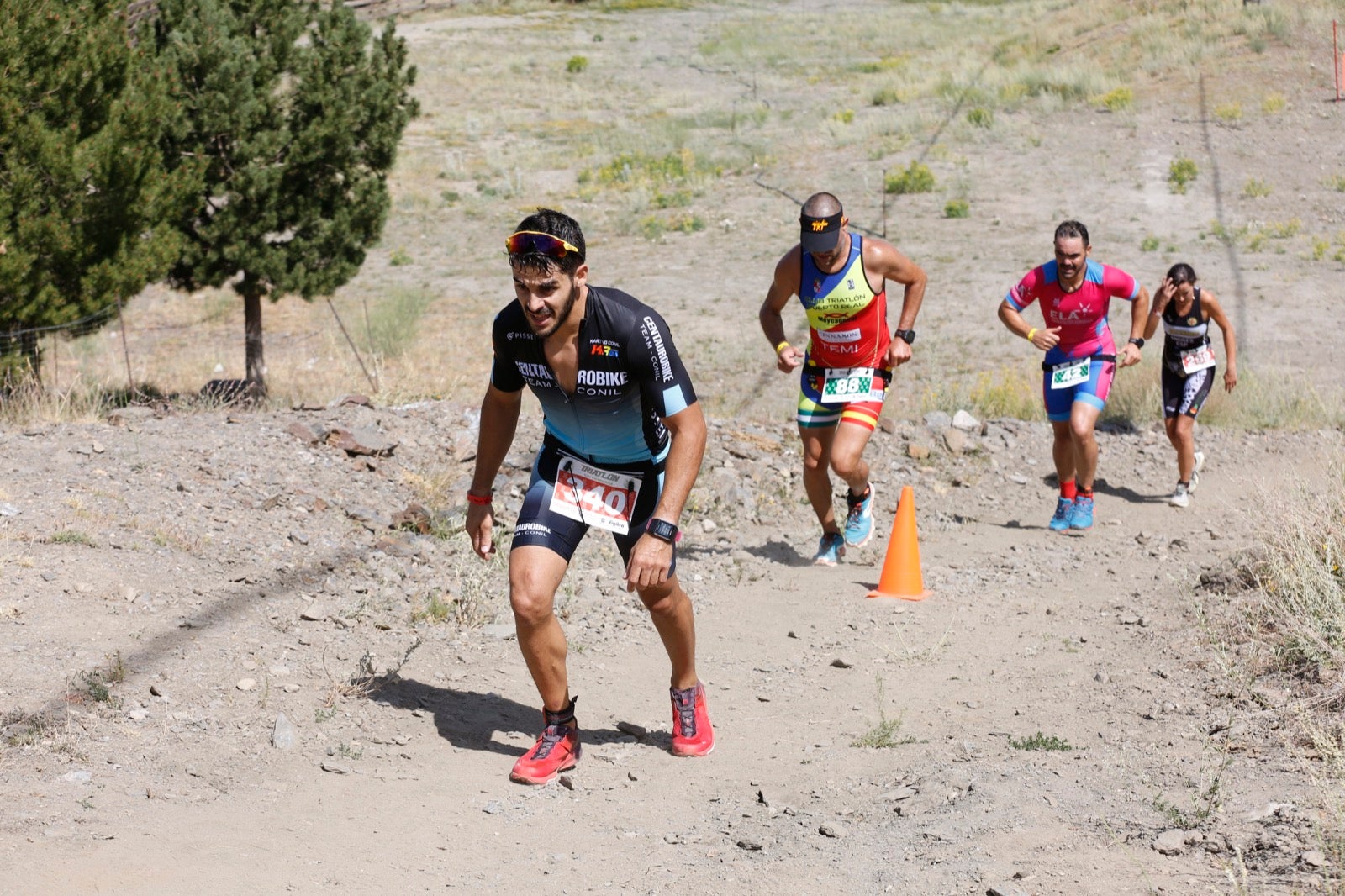 Fotos: Nos metemos e lleno en el espectacular triatlón de Sierra Nevada: así ha sido