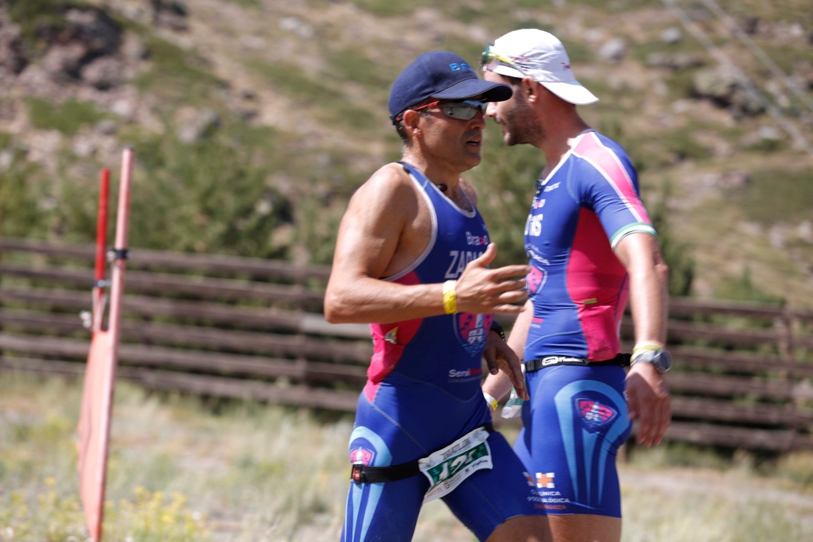 Fotos: Nos metemos e lleno en el espectacular triatlón de Sierra Nevada: así ha sido