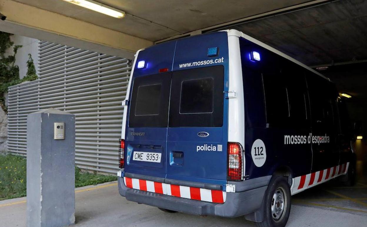 Un furgón de los mossos d'Esquadra en una imagen de archivo.