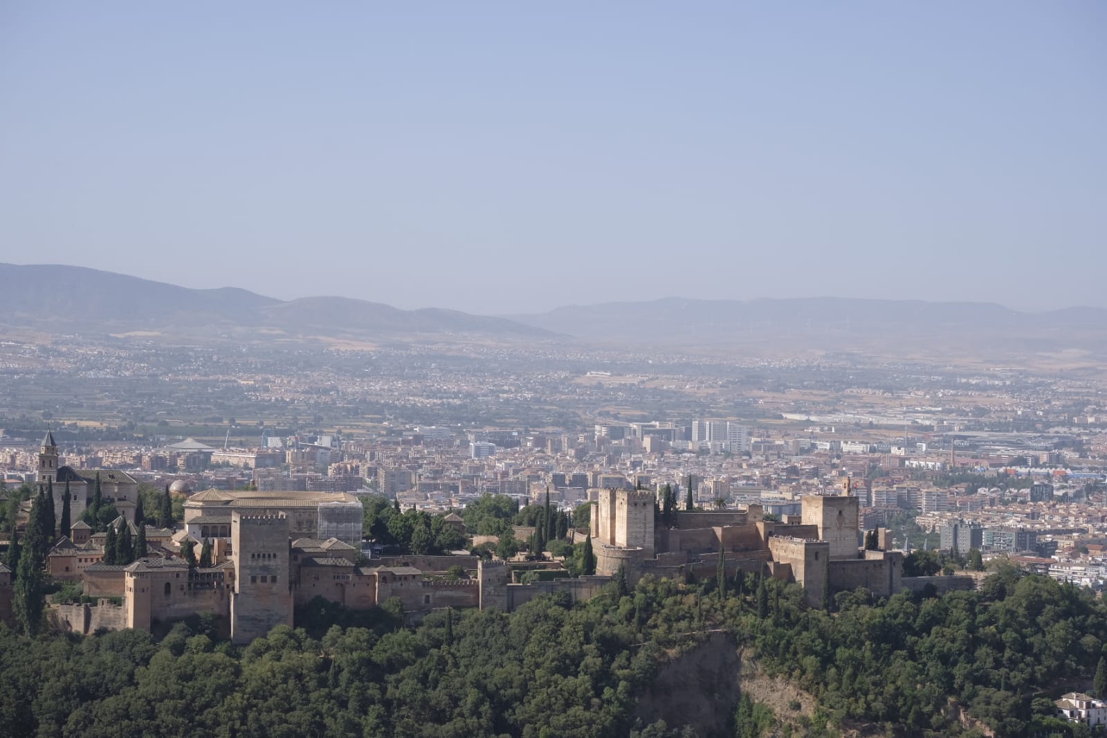 El aire de baja calidad es cada vez más habitual en Granada.