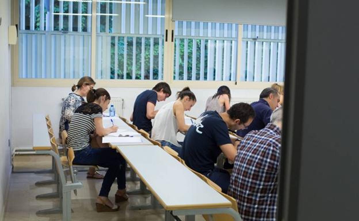 Oposiciones a maestros en Andalucía: consulta los destinso provisionales y las plazas