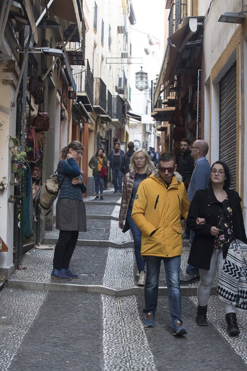 Tras la entrada en vigor de la ordenanza y unos cuantos meses después se respetó, pero la 'picaresca' de los comerciantes ha hecho que se recupere poco a poco la imagen anterior