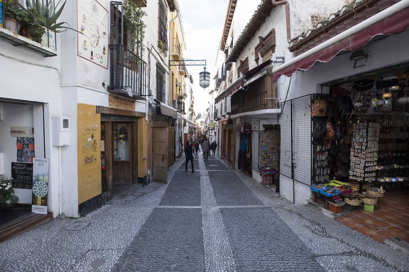 Tras la entrada en vigor de la ordenanza y unos cuantos meses después se respetó, pero la 'picaresca' de los comerciantes ha hecho que se recupere poco a poco la imagen anterior
