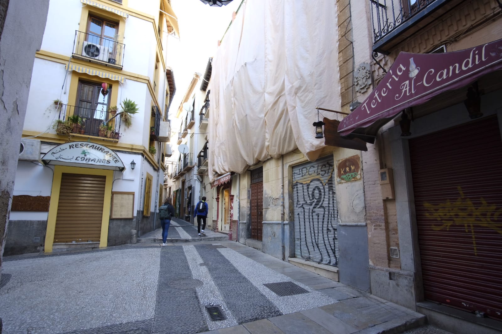 Tras la entrada en vigor de la ordenanza y unos cuantos meses después se respetó, pero la 'picaresca' de los comerciantes ha hecho que se recupere poco a poco la imagen anterior