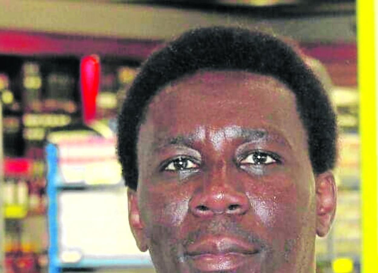 Aterrizaje. Llegó a Canarias con un visado de un mes para reconocer a su hija recién nacida. Después vivió de forma irregular hasta conseguir la nacionalidad española.