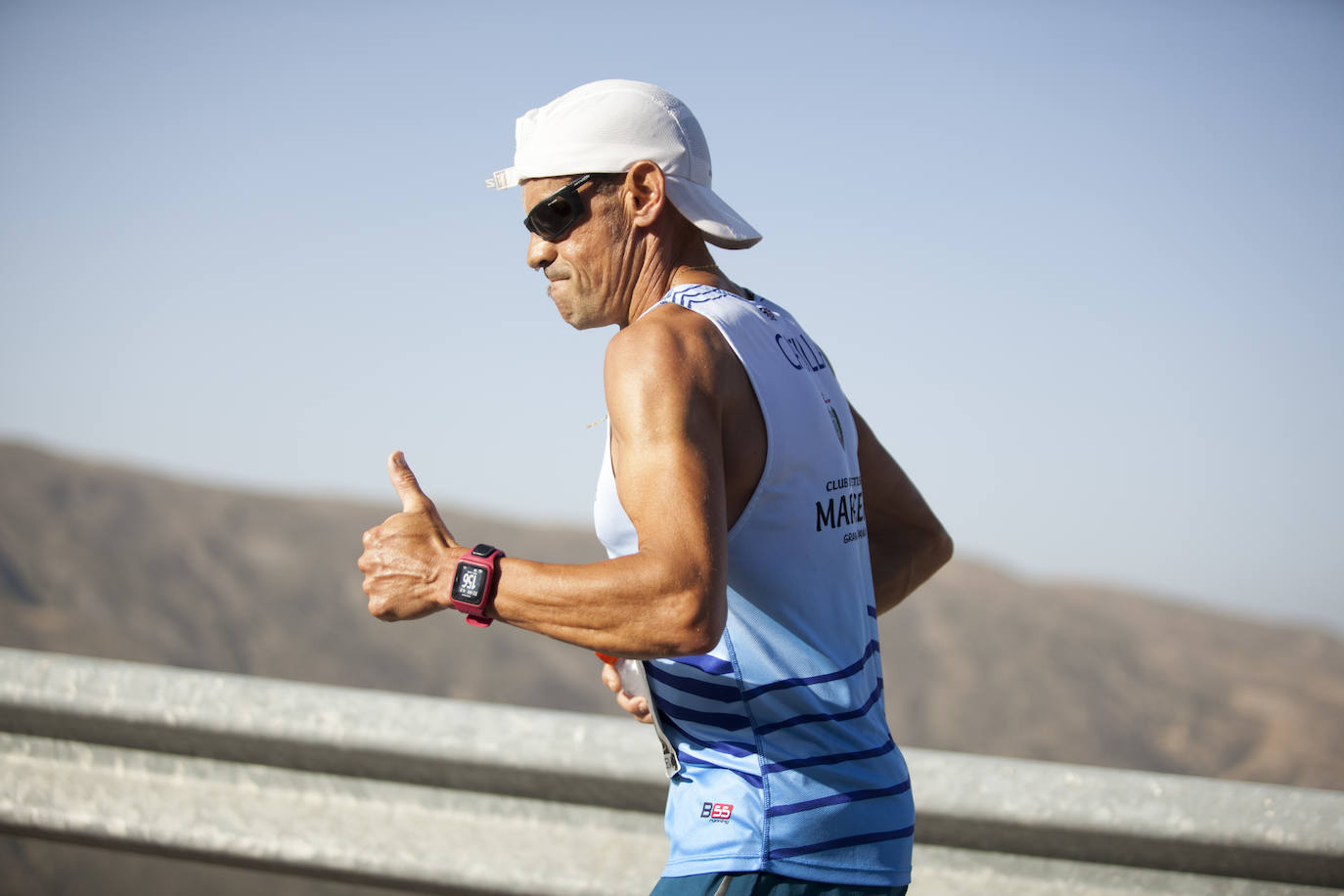 Cerca de un millar de corredores han participado hoy en una prueba que ha estado marcada por el fuerte viento en cotas altas. Juan Fernández se ha sacado la espina de 2018, cuando fue segundo, mientras que la hispano ecuatoriana Janine Lima se ha llevado su tercera victoria en el Veleta