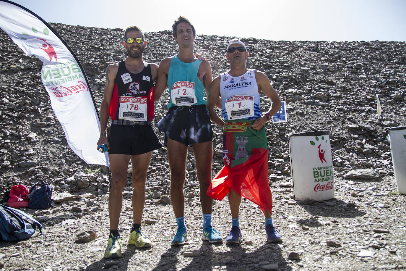 Cerca de un millar de corredores han participado hoy en una prueba que ha estado marcada por el fuerte viento en cotas altas. Juan Fernández se ha sacado la espina de 2018, cuando fue segundo, mientras que la hispano ecuatoriana Janine Lima se ha llevado su tercera victoria en el Veleta