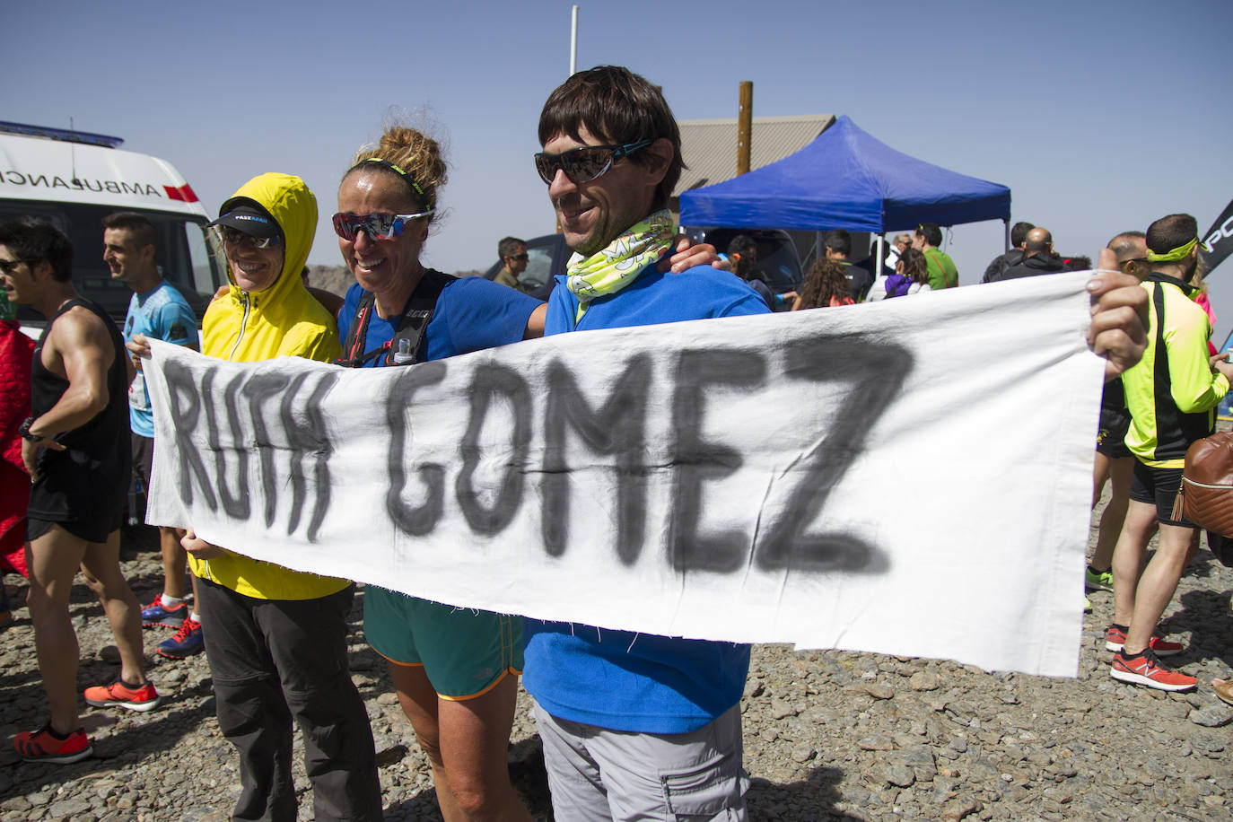 Cerca de un millar de corredores han participado hoy en una prueba que ha estado marcada por el fuerte viento en cotas altas. Juan Fernández se ha sacado la espina de 2018, cuando fue segundo, mientras que la hispano ecuatoriana Janine Lima se ha llevado su tercera victoria en el Veleta