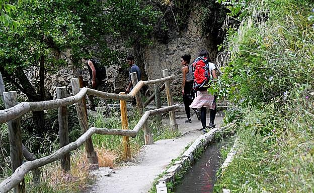 Galería. Jóvenes senderistas en Los Cahorros