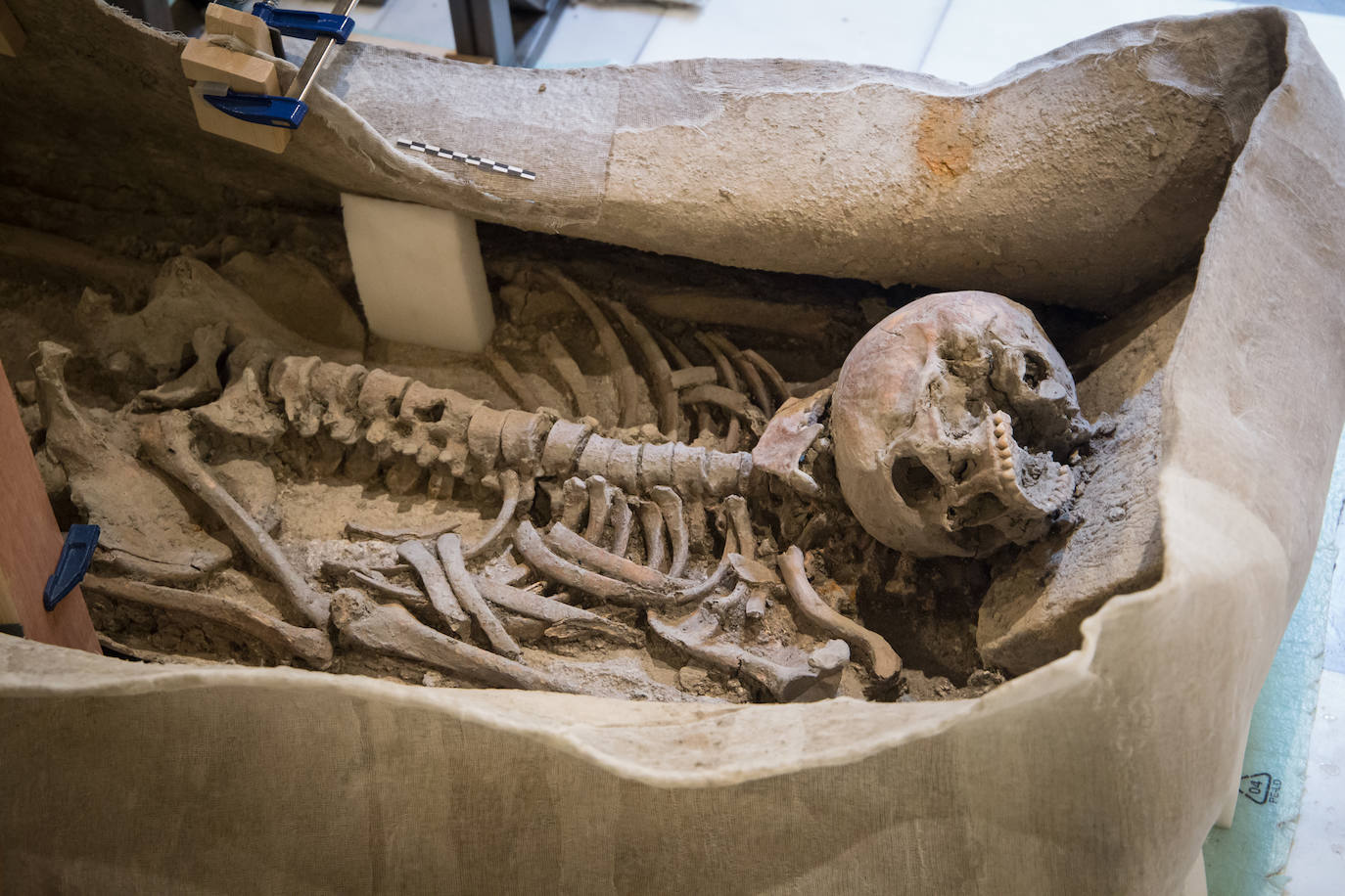 Fotos: Descubrimos el contenido del sarcófago de Granada: el romano que había dentro