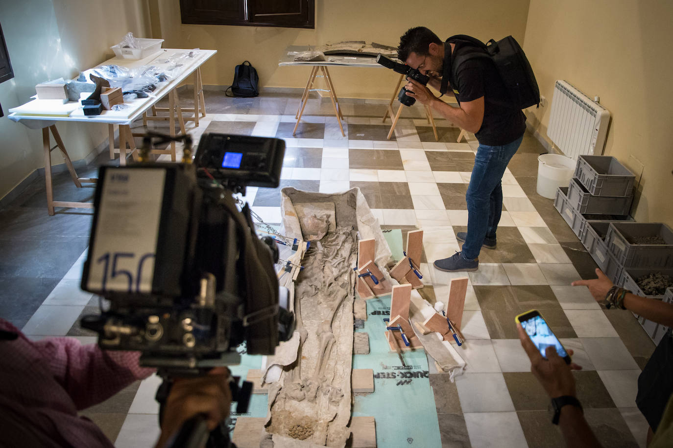 Fotos: Descubrimos el contenido del sarcófago de Granada: el romano que había dentro