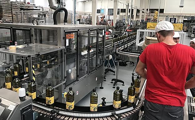 Instalaciones de una embotelladora de una aceite de una empresa granadina