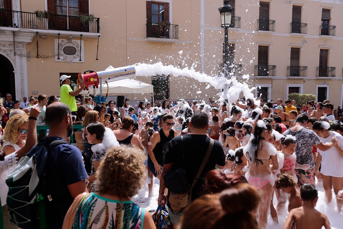 Diversión y agua para refrescar los festejos de la costa motrileña.