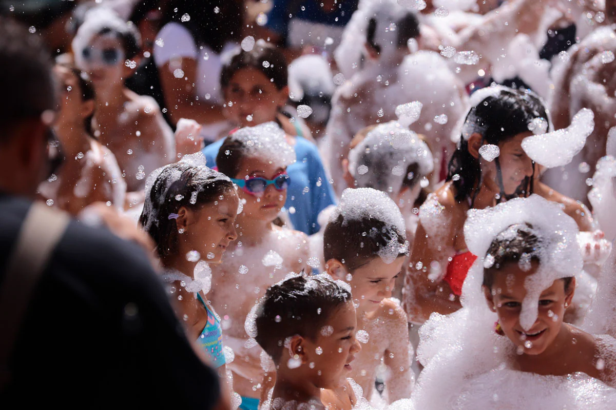 Diversión y agua para refrescar los festejos de la costa motrileña.