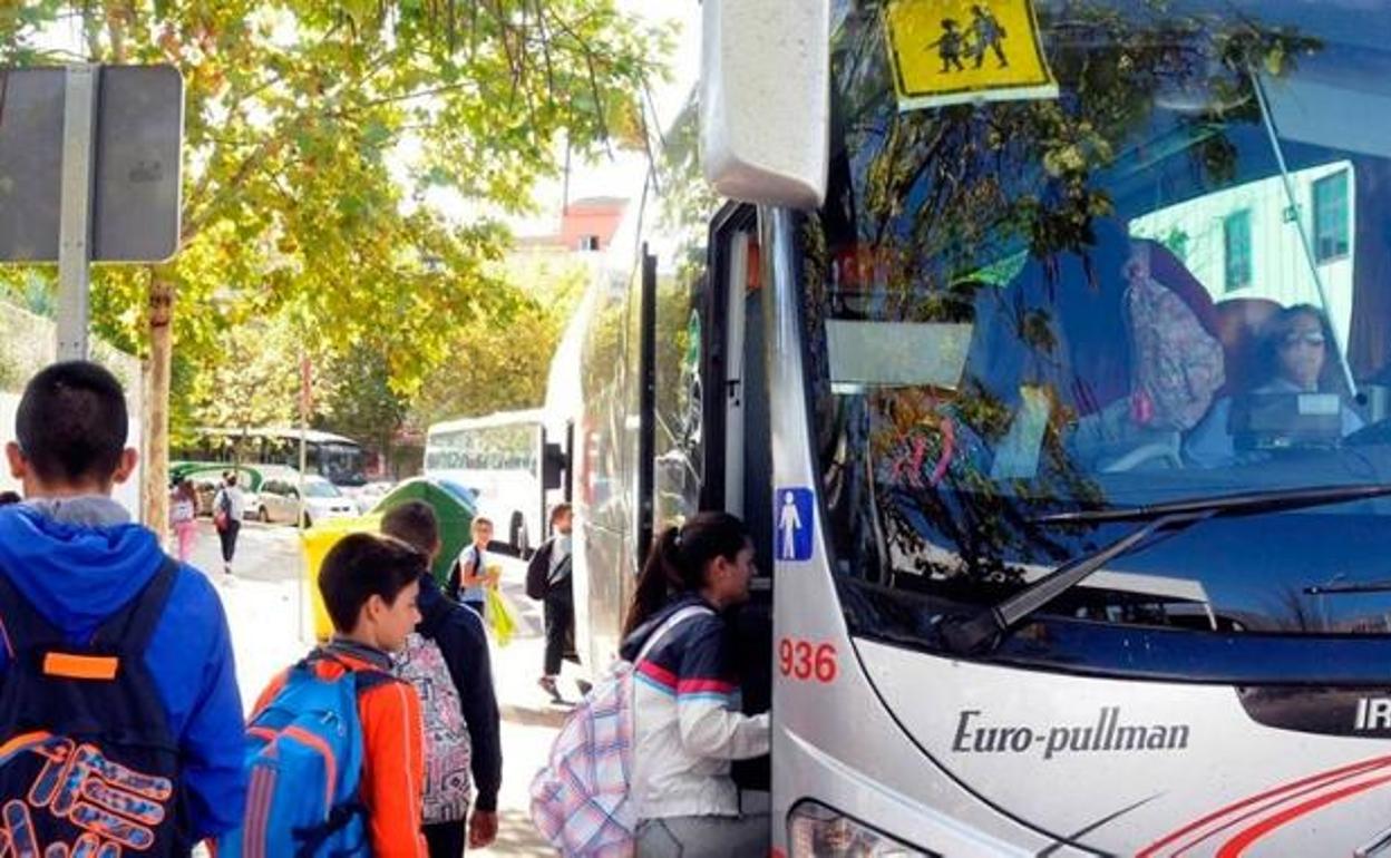 Paralizado el transporte escolar en Almería a un mes de la 'vuelta al cole'