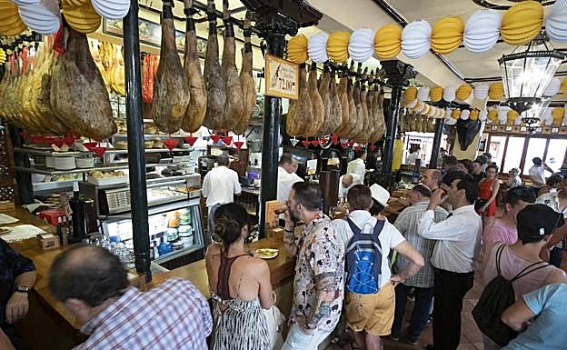 Bodegas Castañeda, uno de los bares con más solera de Granada