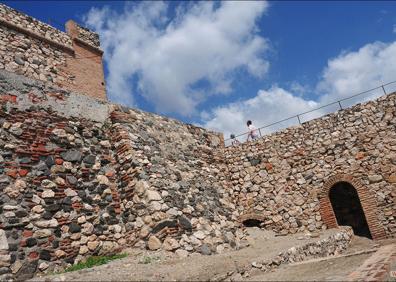 Imagen secundaria 1 - Castillo de San Miguel, Almuñécar; Castillo de Salobreña y castillo de Castell de Ferro 