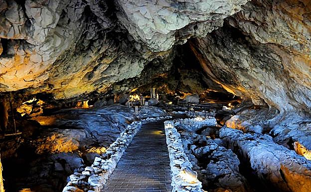 Cueva de las Ventanas 