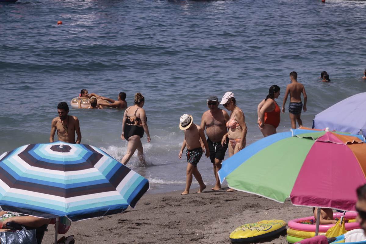 Fotos: Domingo de playa por todo lo alto en la Costa granadina