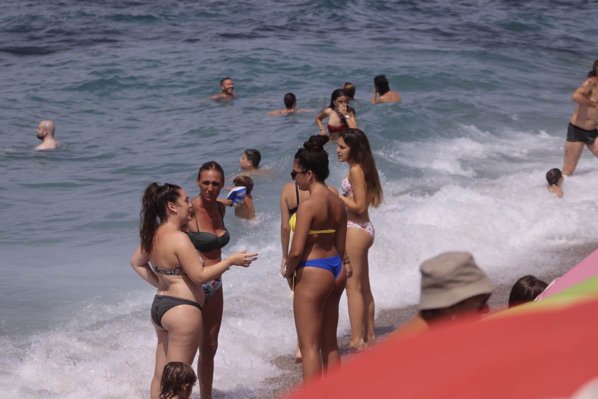 Fotos: Domingo de playa por todo lo alto en la Costa granadina